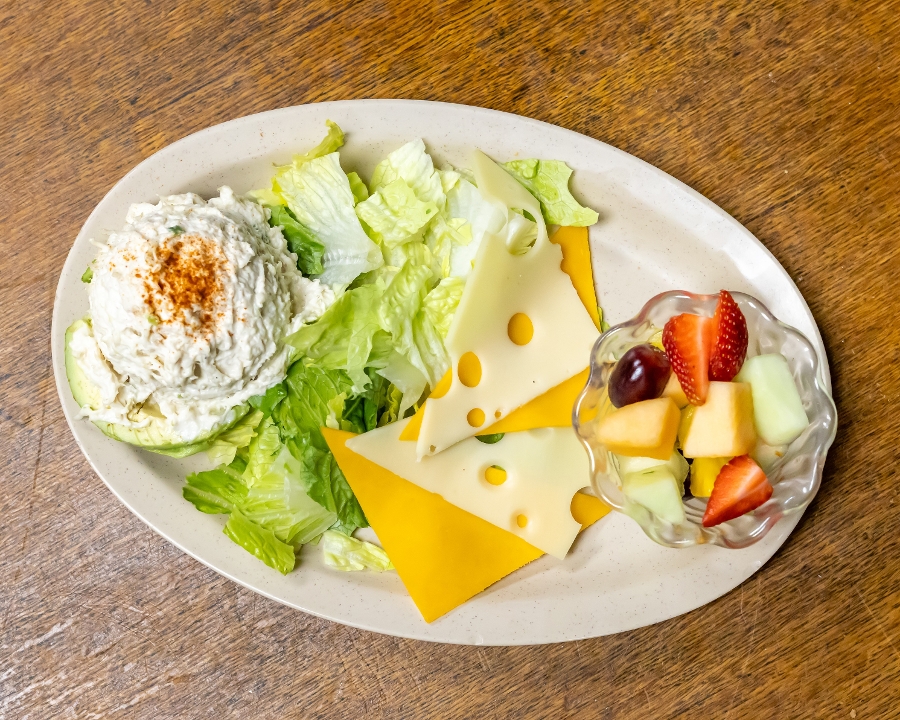 <CHICKEN SALAD PLATE>.