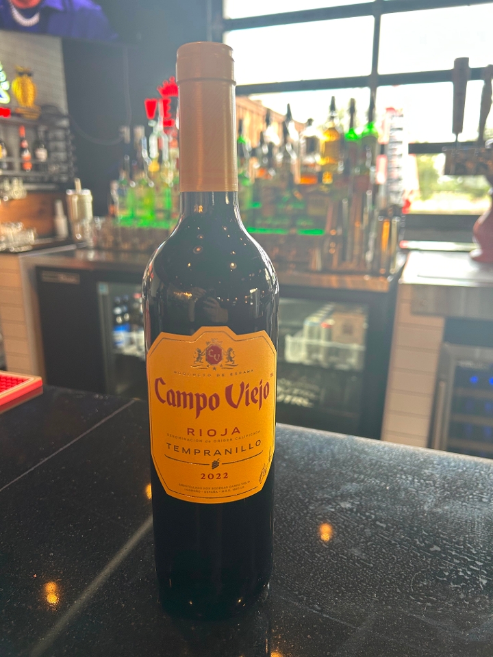 Bottle Campo Viejo.
