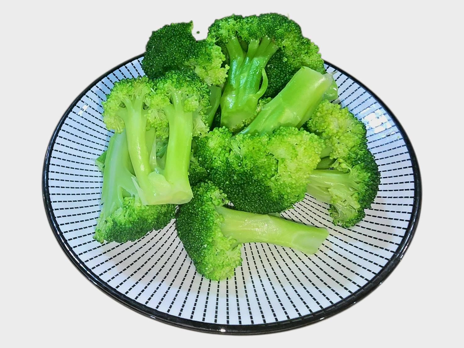 Steamed broccoli บรอกโคลี่ลวก.
