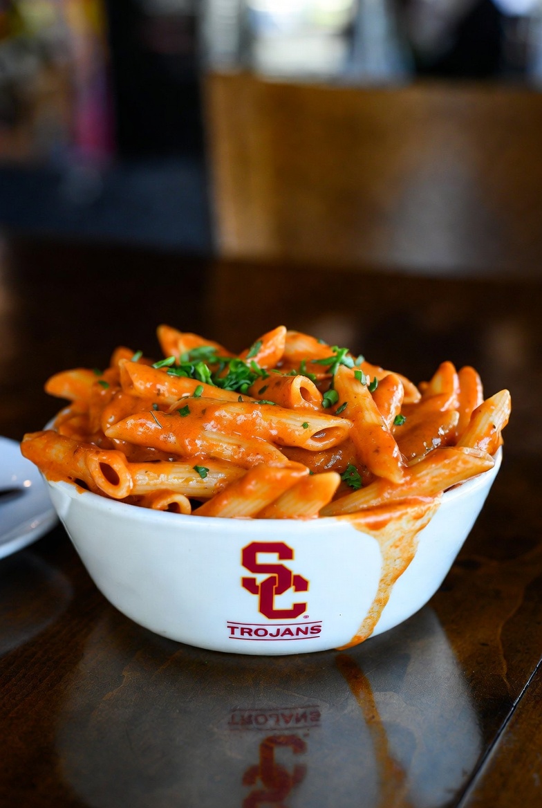 Tommy Tomato Penne (Penne pasta, Vodka Sauce, Parmesan Cheese).