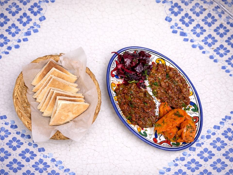 Taktuka Sampler.