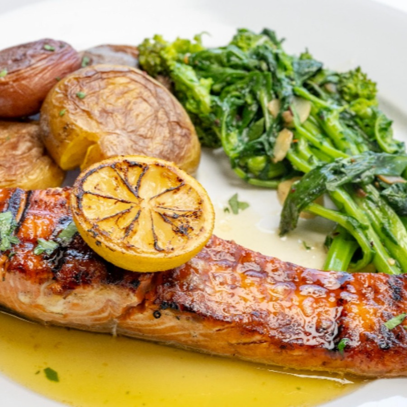 Seared Salmon | Salmon Grelhado.