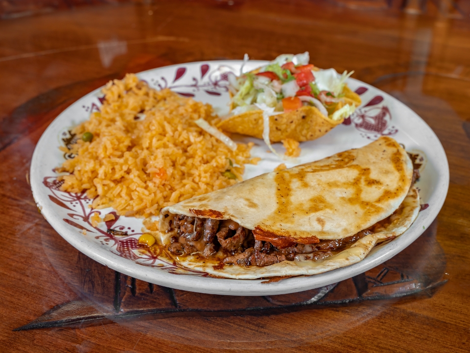 Quesadilla Rellena.
