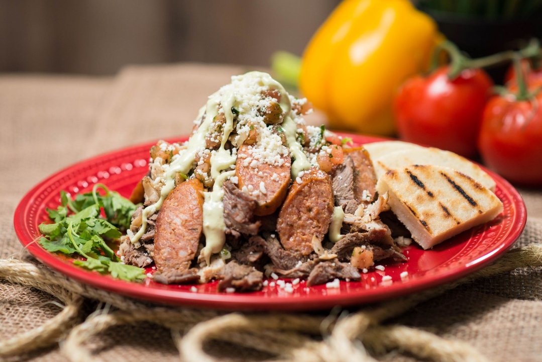 Parrilla Mixta 3 Carnes/Grilled Meat Mix.