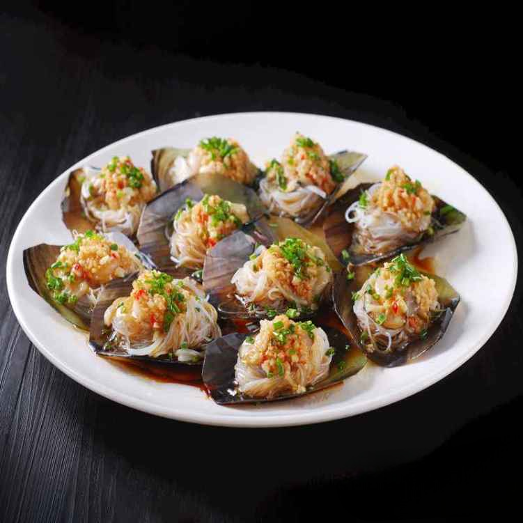 HS13. 金蒜粉絲有殼帶子/ Steamed Fresh Scallop w. Minced Garlic.