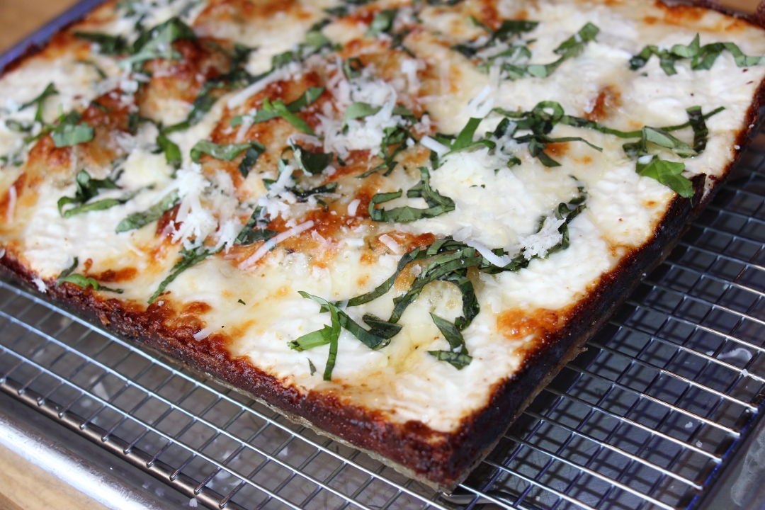 SMALL FIVE CHEESE BIANCA.