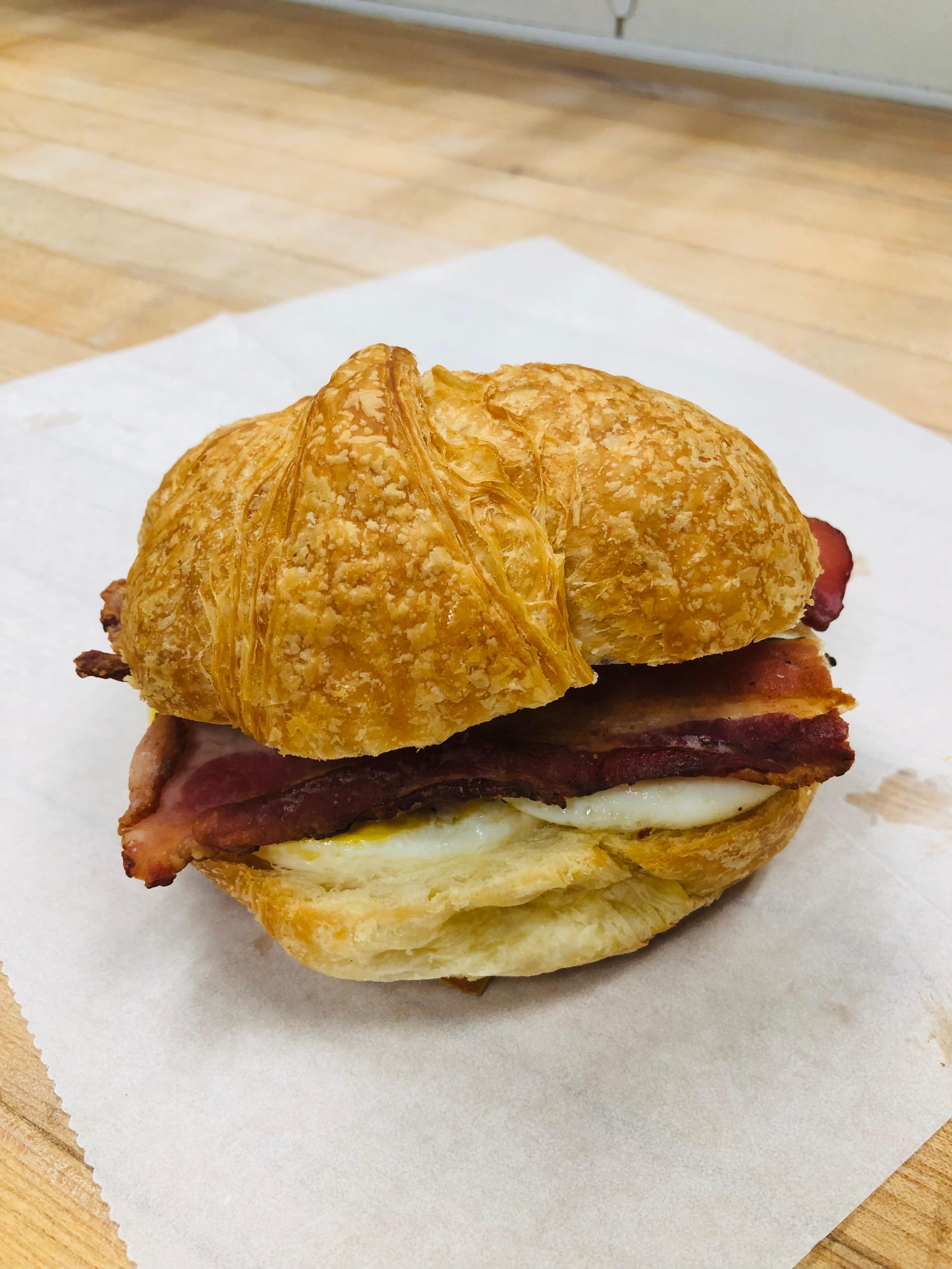 Croissant SW: Bacon & Egg.
