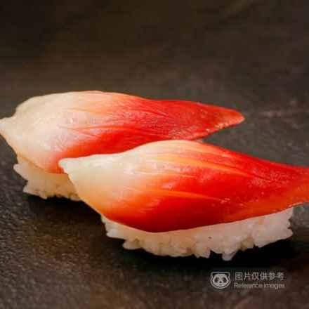 Hokkigai Nigiri (surf clam).