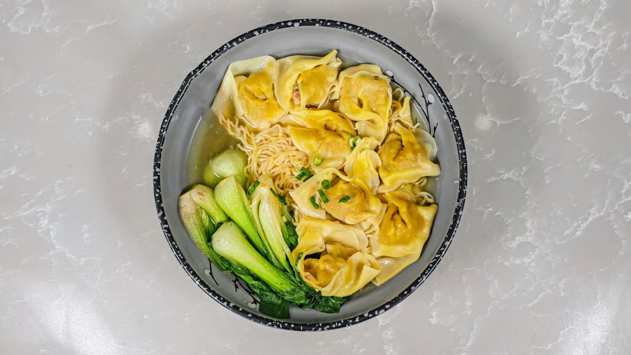 Hong Kong Wonton Noodle Soup 港式云吞面.