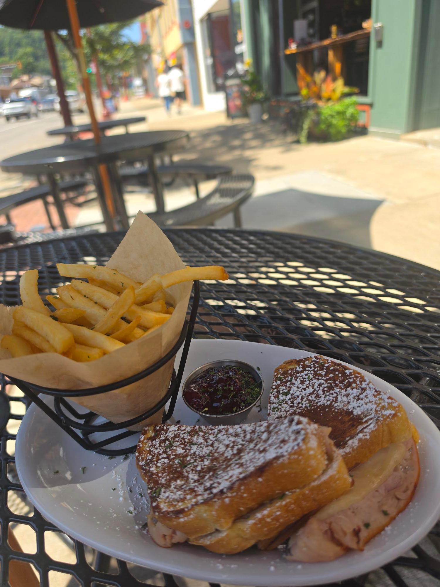 Monte Cristo Sandwich.