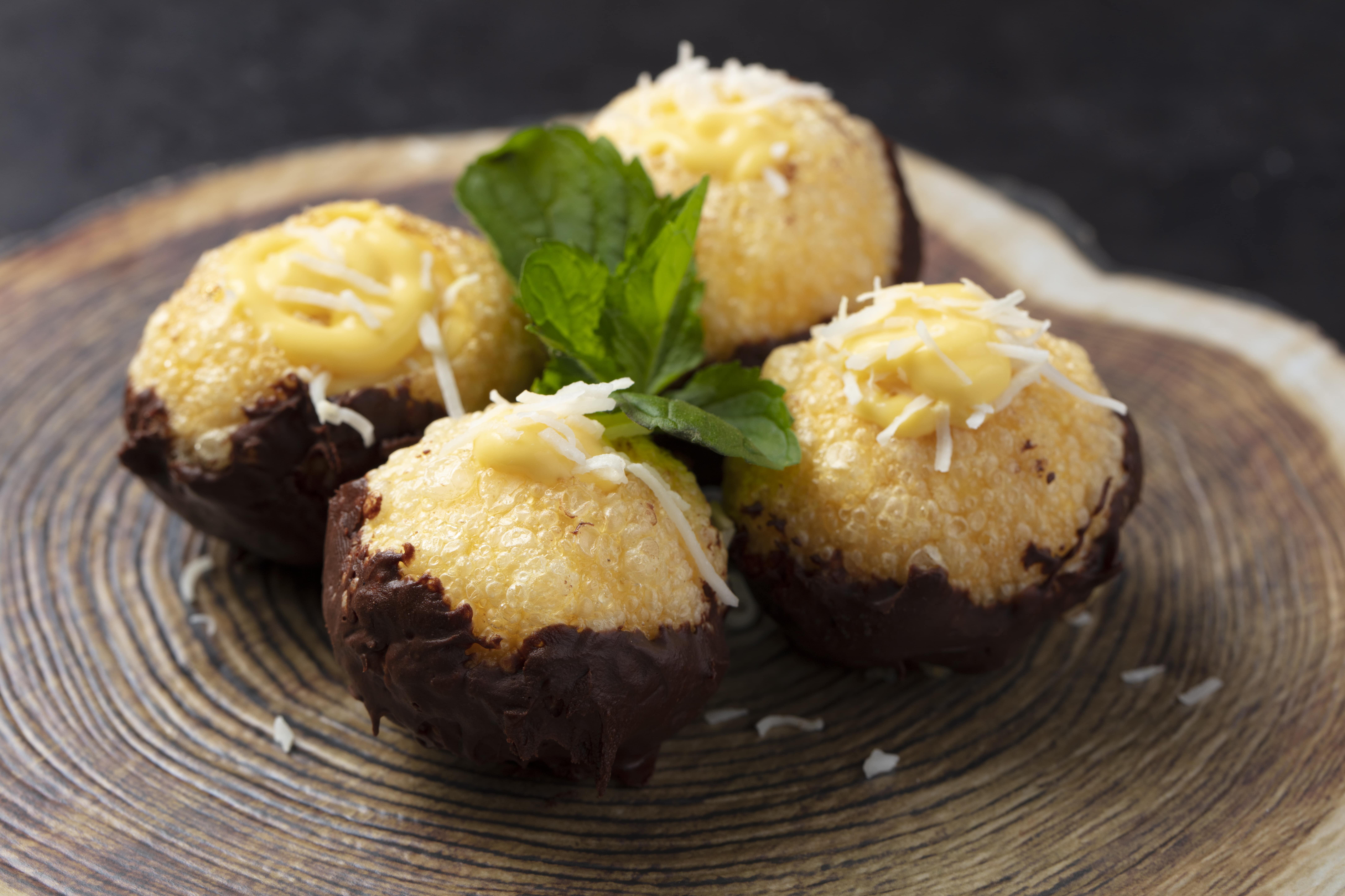 Chocolate Puffs with Mango Mousse (N).