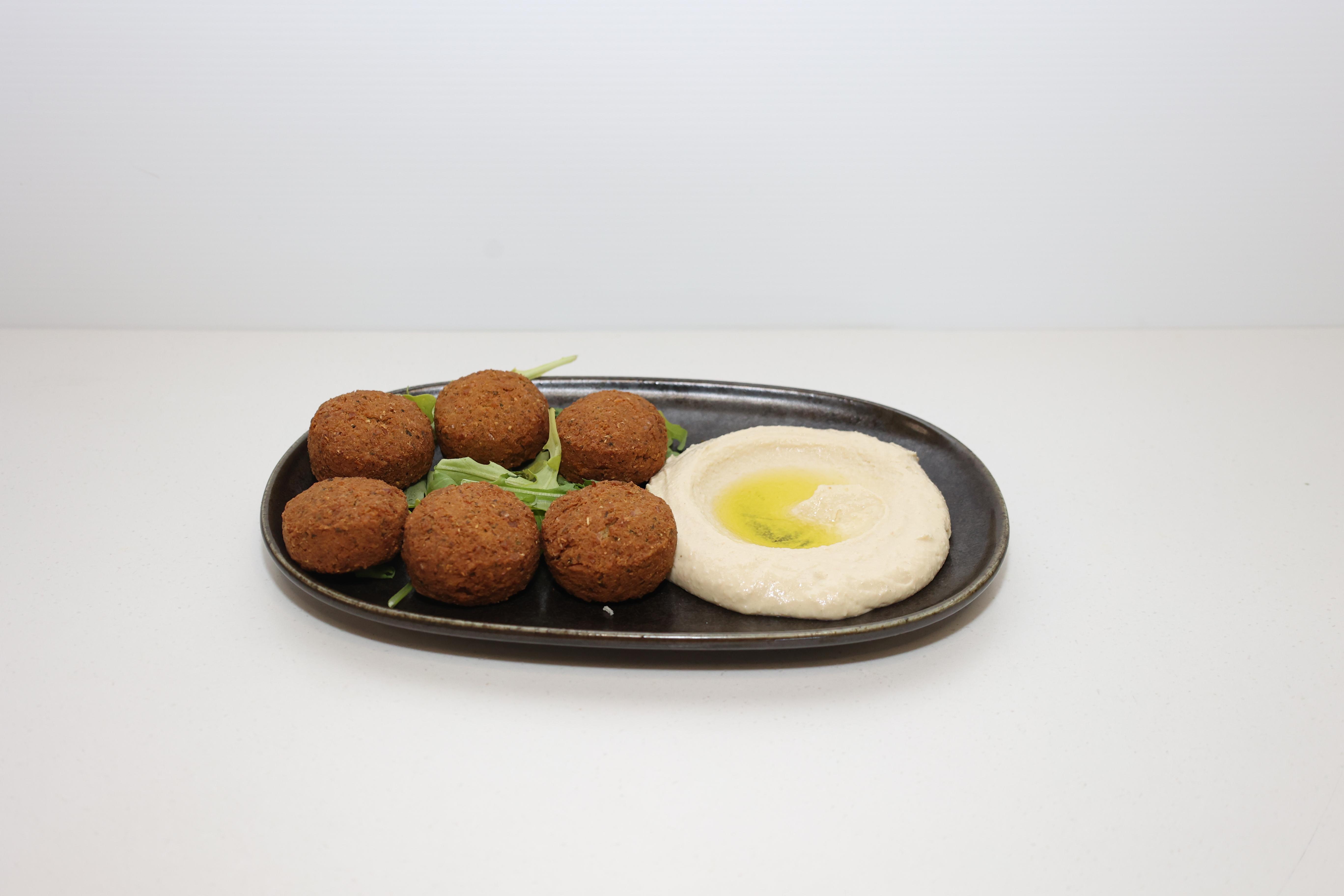 Falafel (6 pcs).