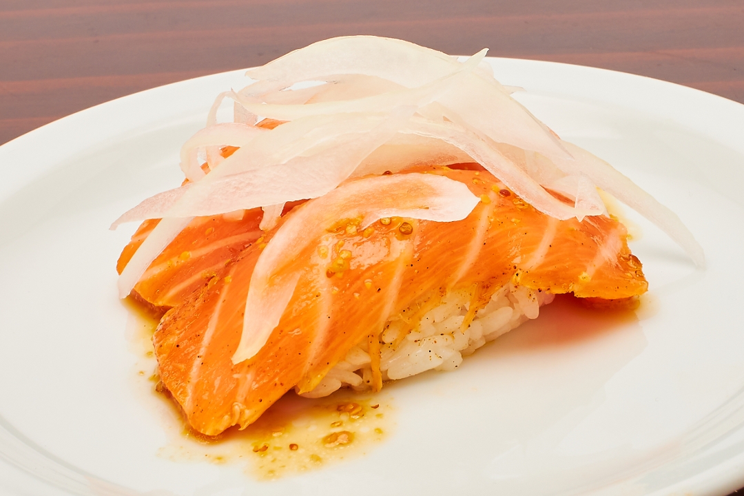 Peppered Salmon with Fresh Onion.
