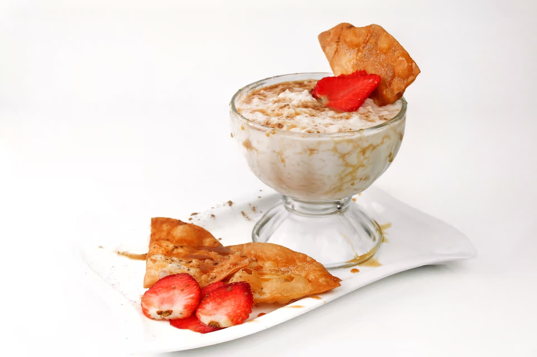 Arroz con leche y buñuelos.