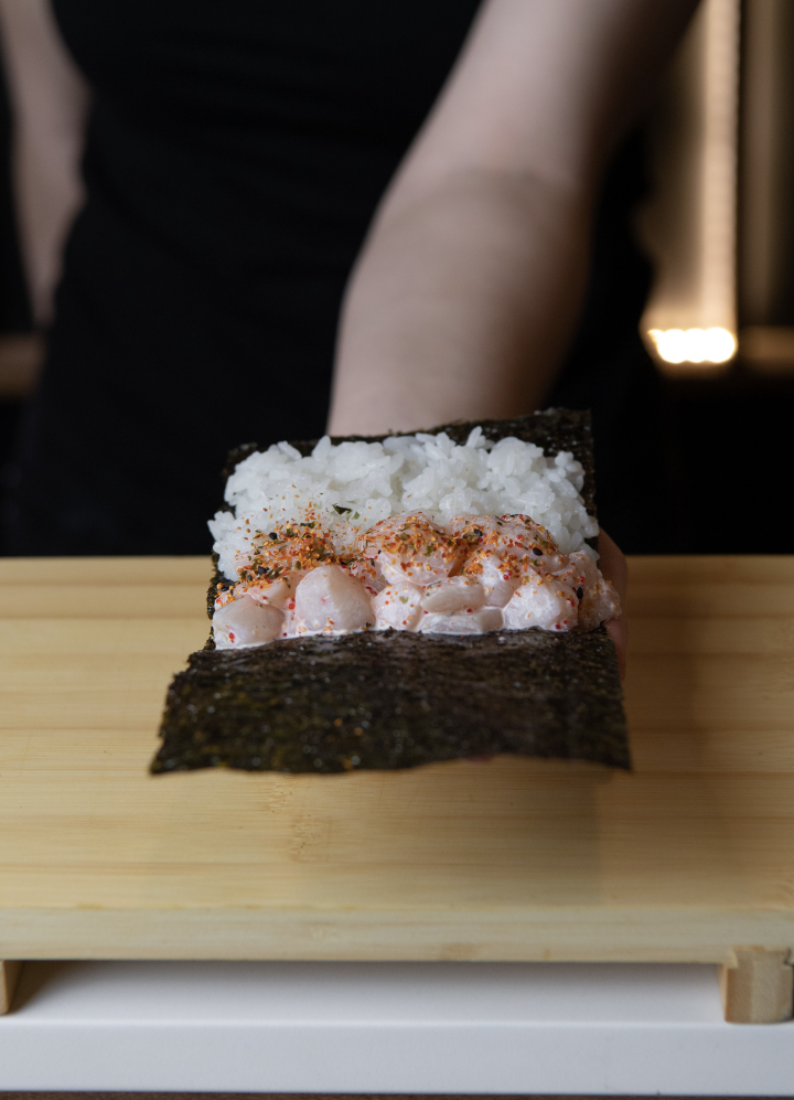 Sp Scallop handroll.