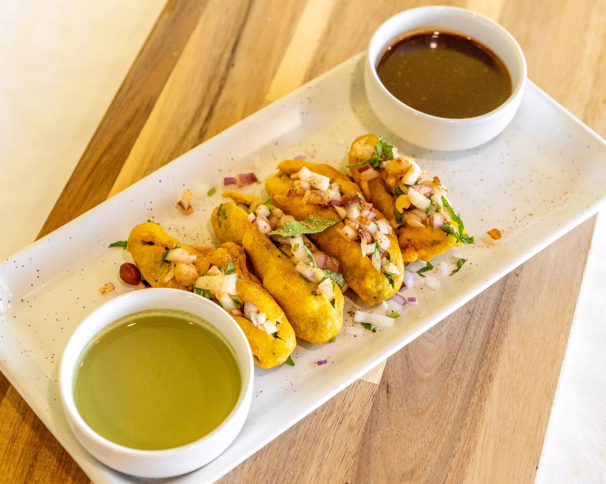 Onion Stuffed Mirchi Bajji (2/3 Pieces).