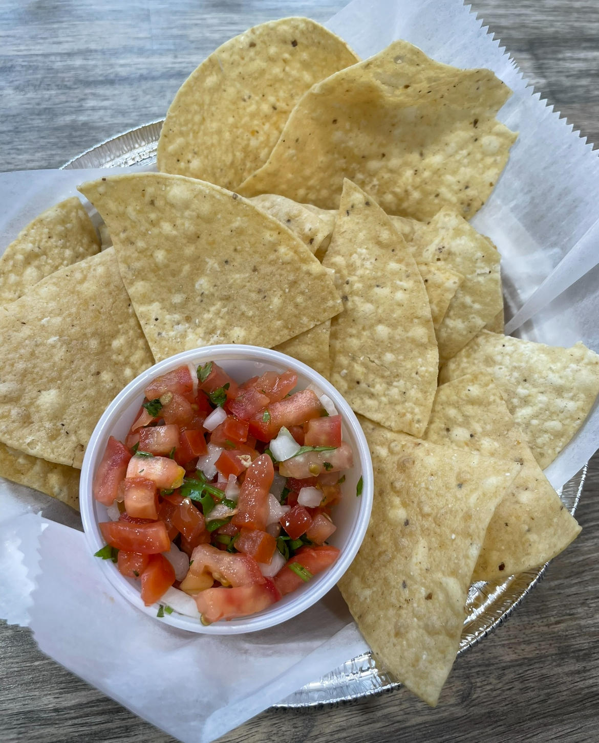 Chips & Pico de Gallo.