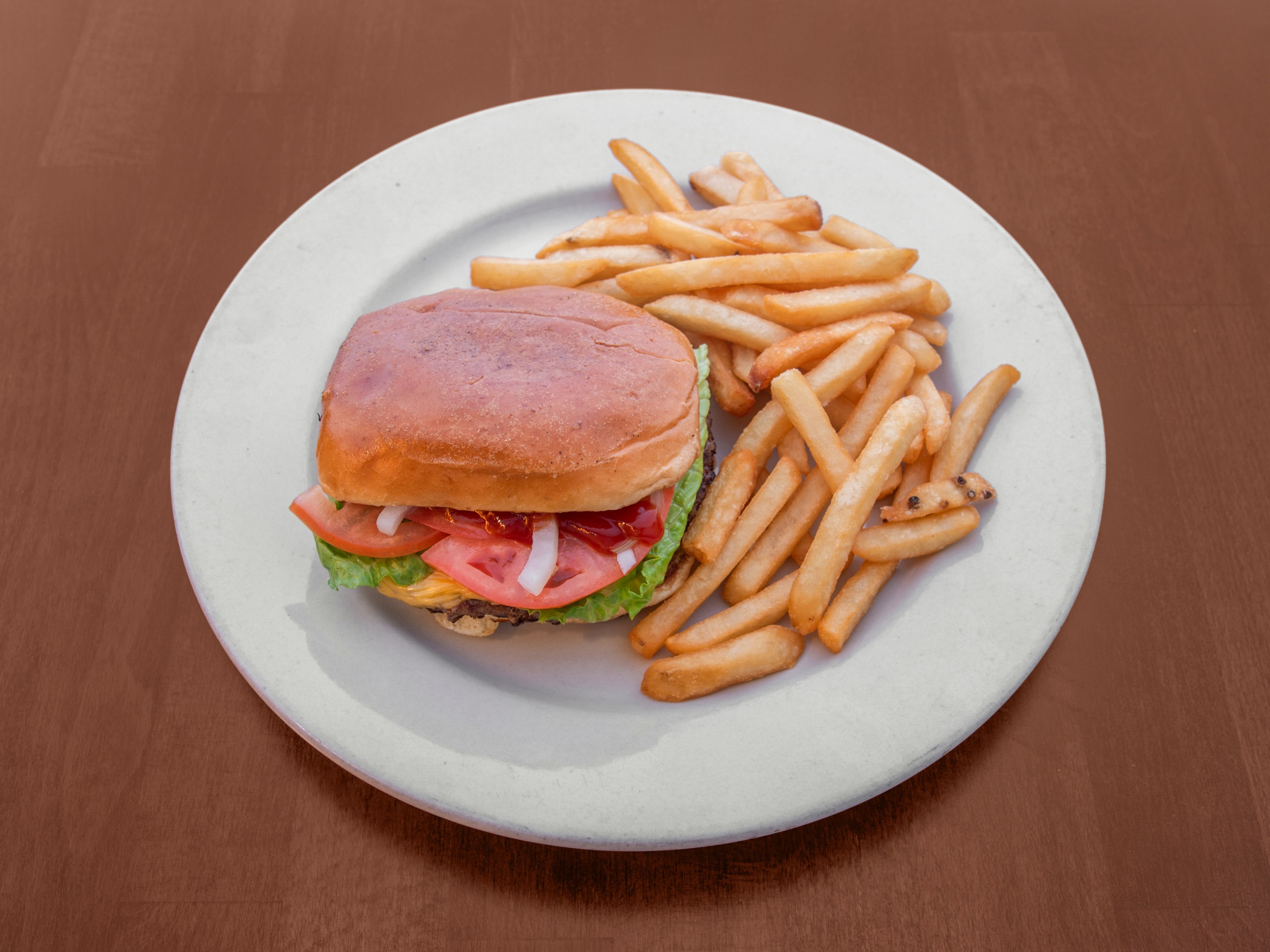 Hamburguesa Con Papas Fritas / Burgers with Fries.