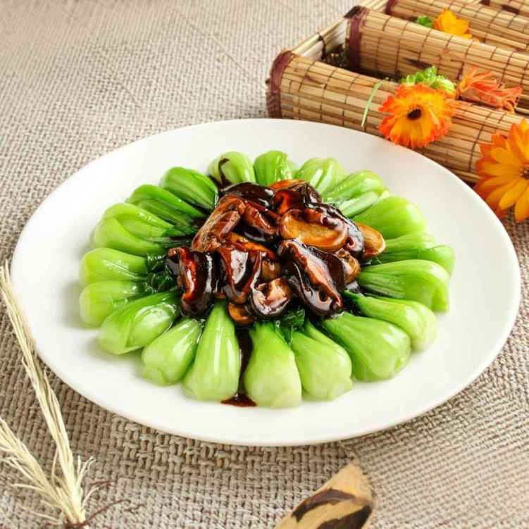 VG14. 雙菇扒白菜/Oriental Mushrooms w. Bok Choy.