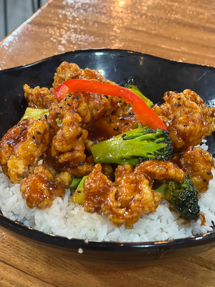 SESAME CHICKEN STREET BOWL.