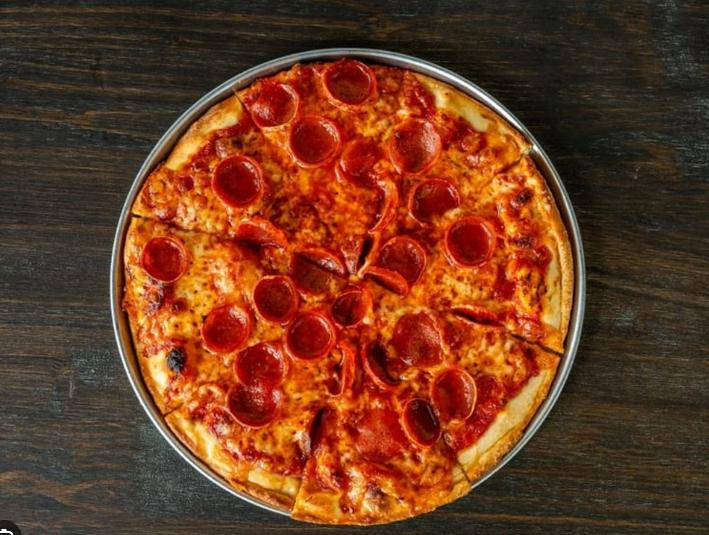 3 Pizza 10' inch (Cheese or 1 - Topping) and 7 Wings (Pick up only).