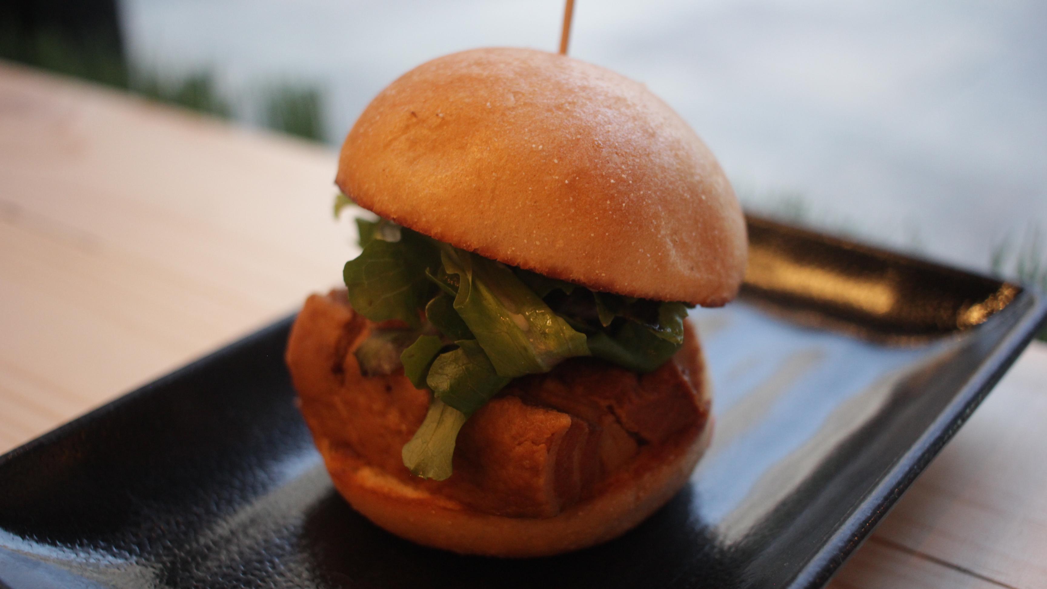 Mini-Sized Sliders (1pc).