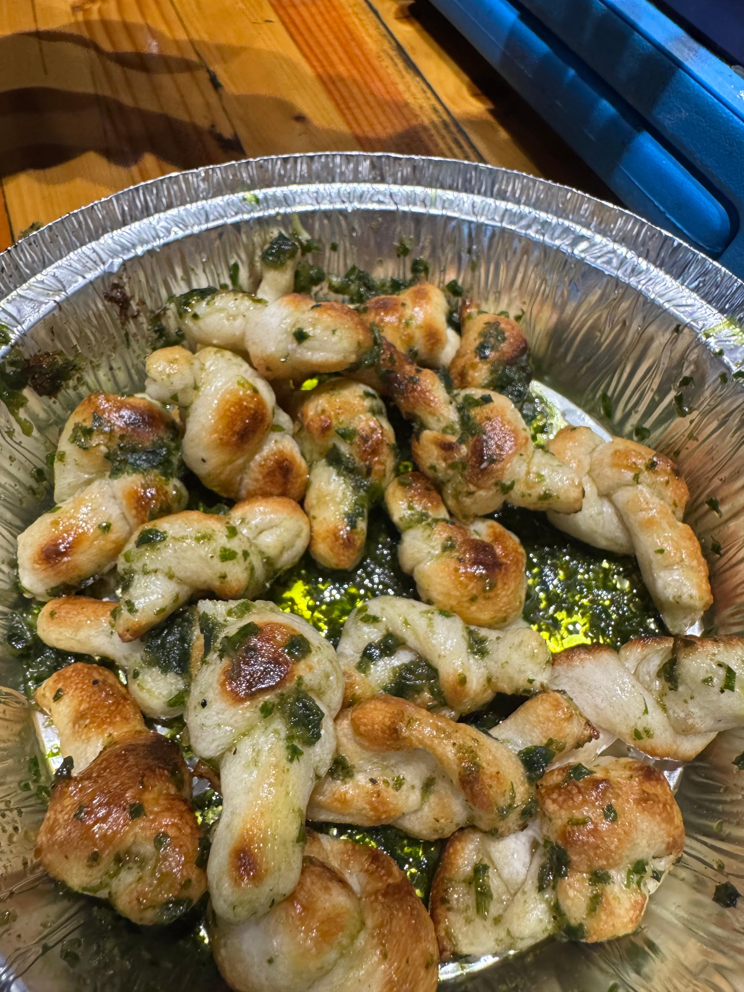 Garlic knots R.