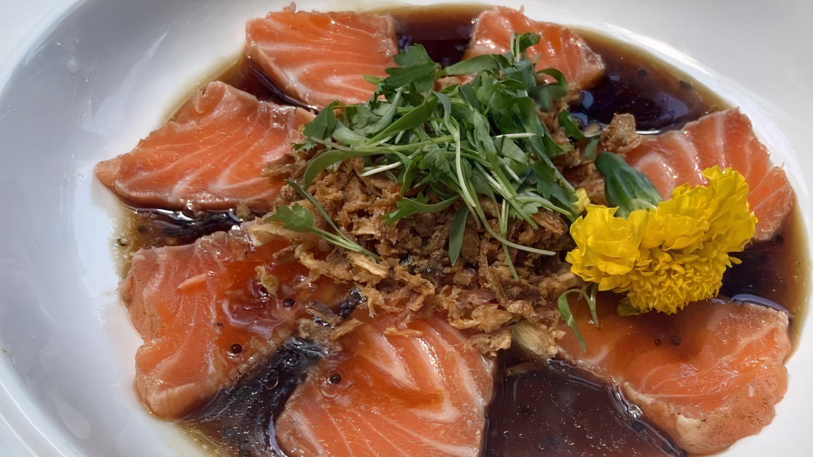 Salmon Tataki (7 pcs).