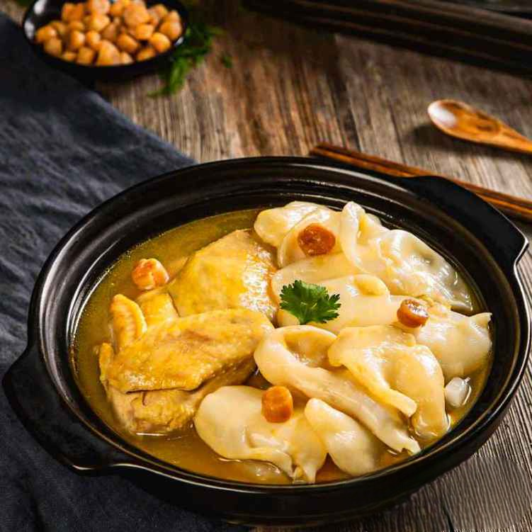 HS11. 花膠雞鍋/Chicken with Fish Maw Hot Pot.