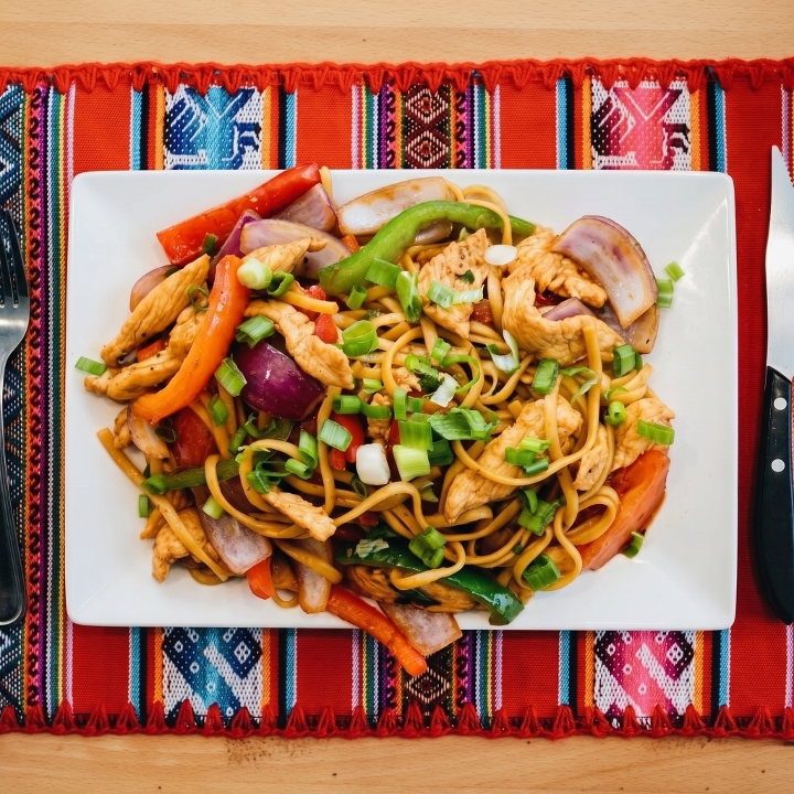 Tallarin Saltado Pollo.