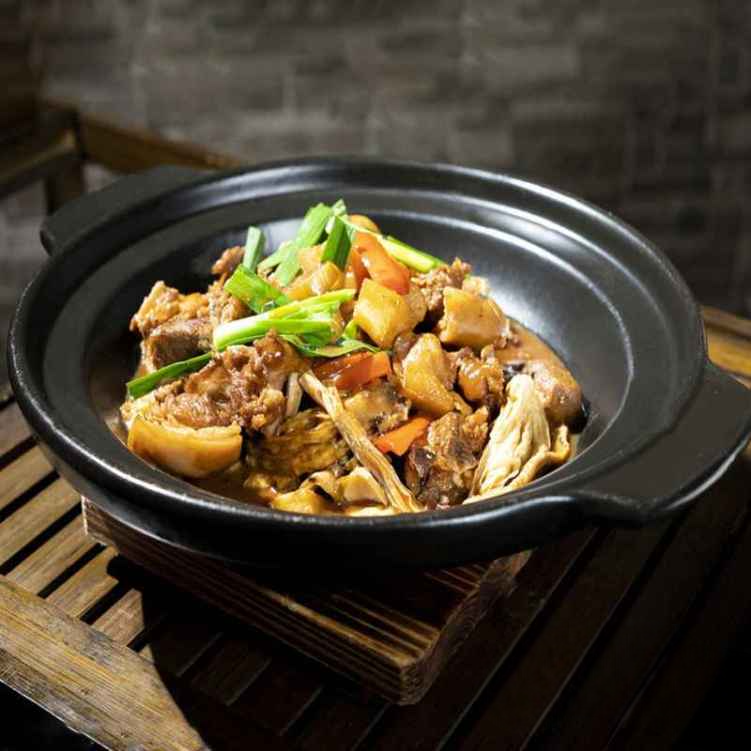 HP1. 枝竹羊腩煲/Braised Lamb Brisket Casserole.