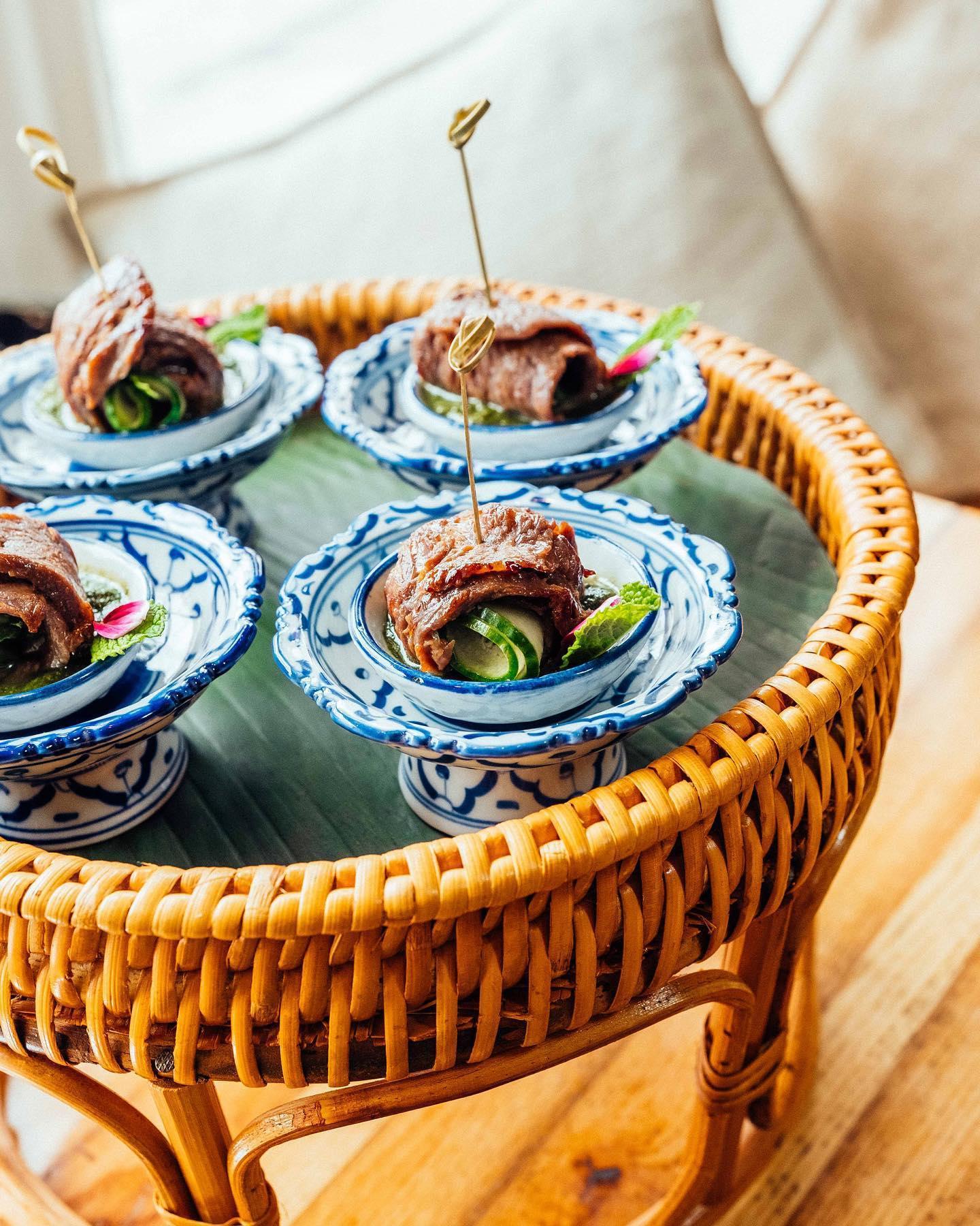 Neua Num Tok Rolls..