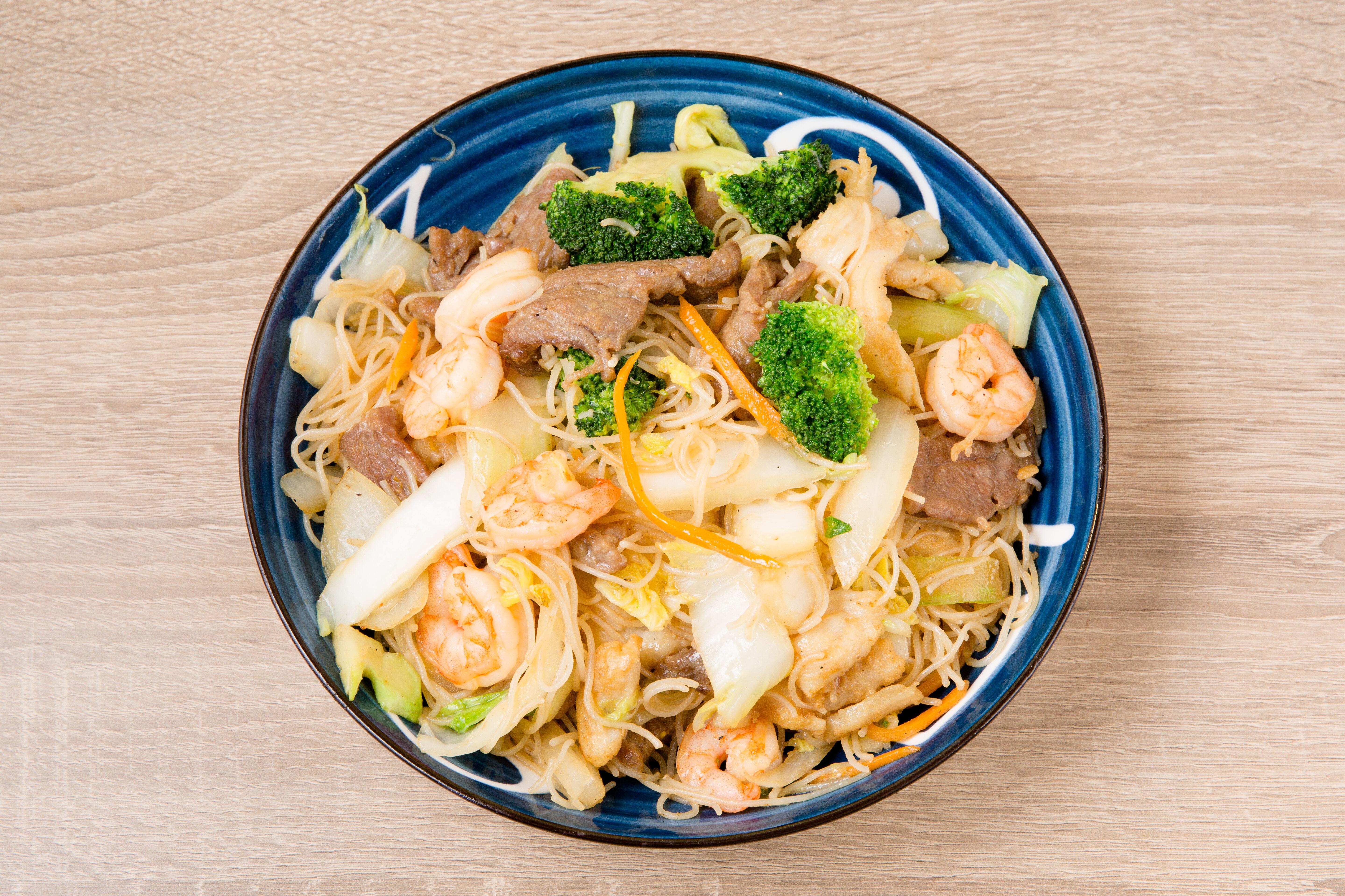 House Pan Fried Rice Noodle 特色炒米粉.