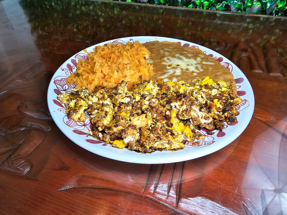 Lunch Huevos Con Chorizo.