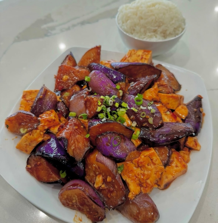 (LG) Tofu with Eggplant (Spicy) (大) 茄子豆腐.