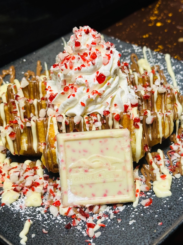 **Peppermint Bark LiègeWaffles** (Limited Edition).