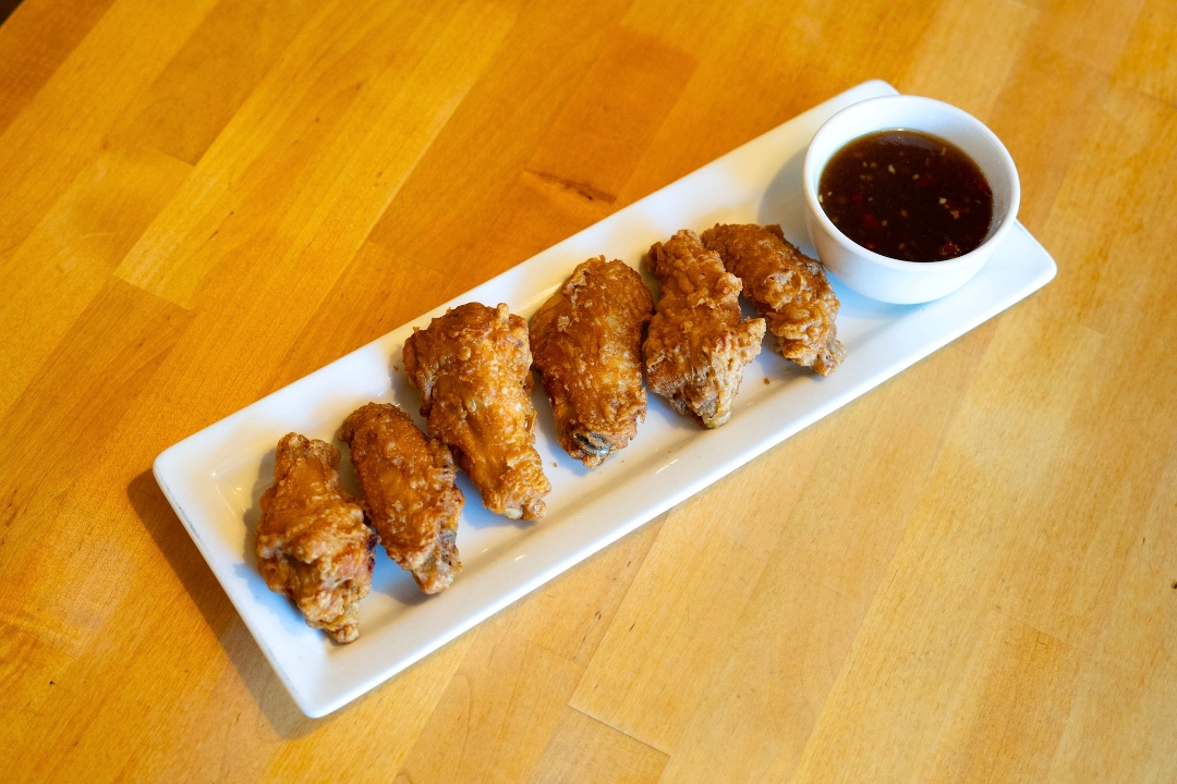 SWEET & SPICY WINGS.