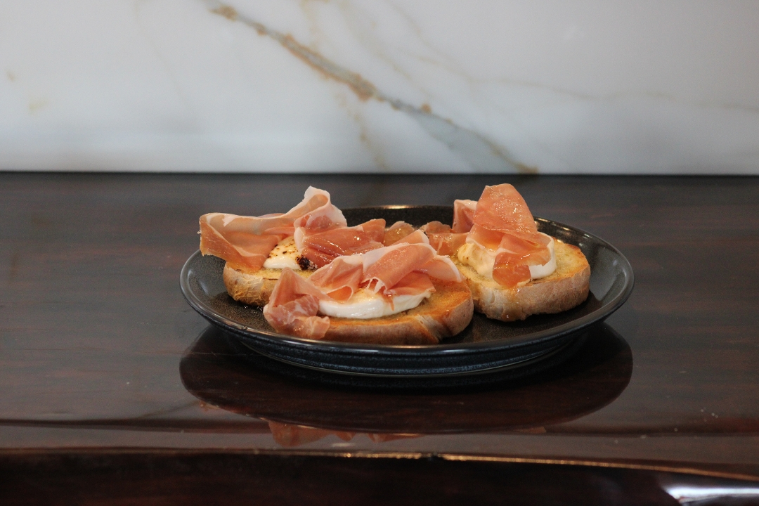 Prosciutto E Mozzarella.