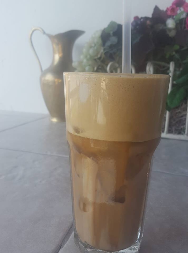 GREEK FRAPPE (Ice coffee).