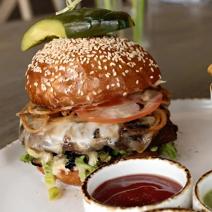 TT Burger.