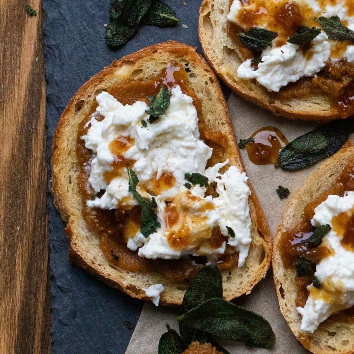 Bruschetta figs and olives.