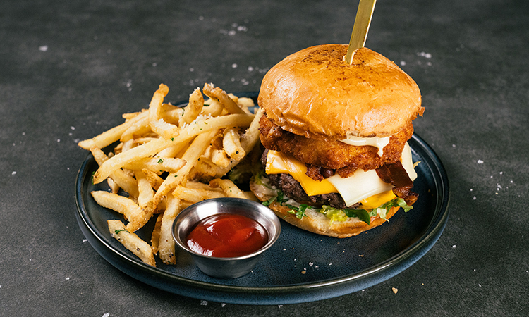MAC & CHEESE BURGER.
