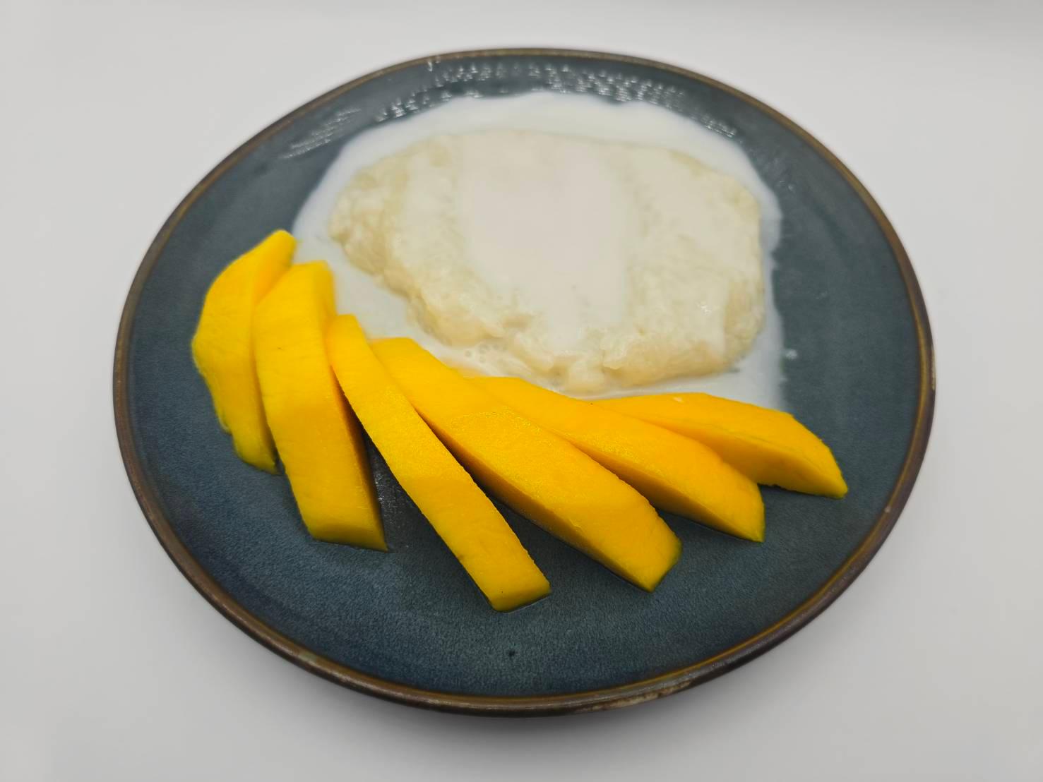 D1 Sweet Sticky Rice with Mango.