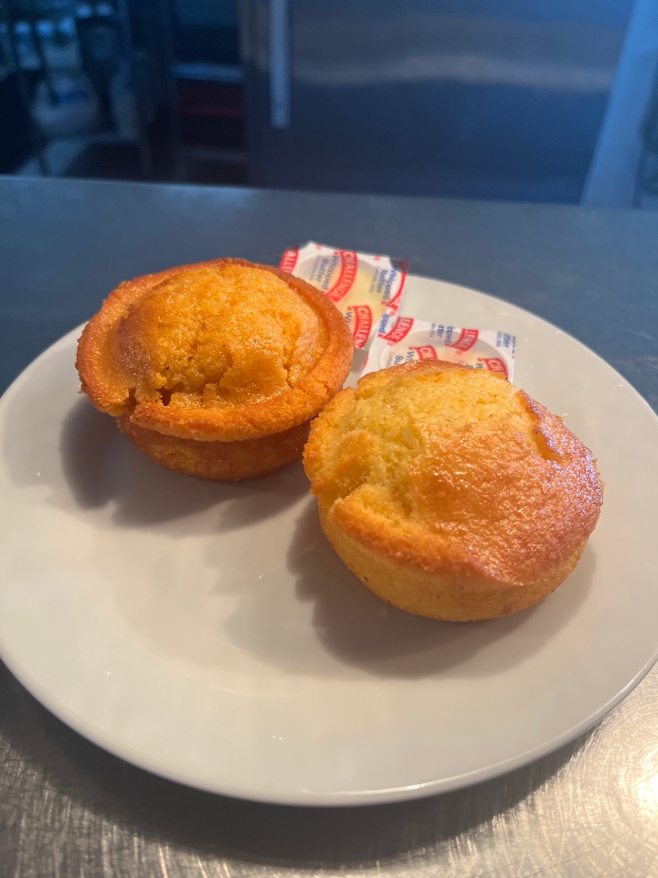 (12) CORNBREAD MUFFINS.