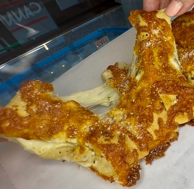 CHEDDAR/MOZZ PULL-APARTS.