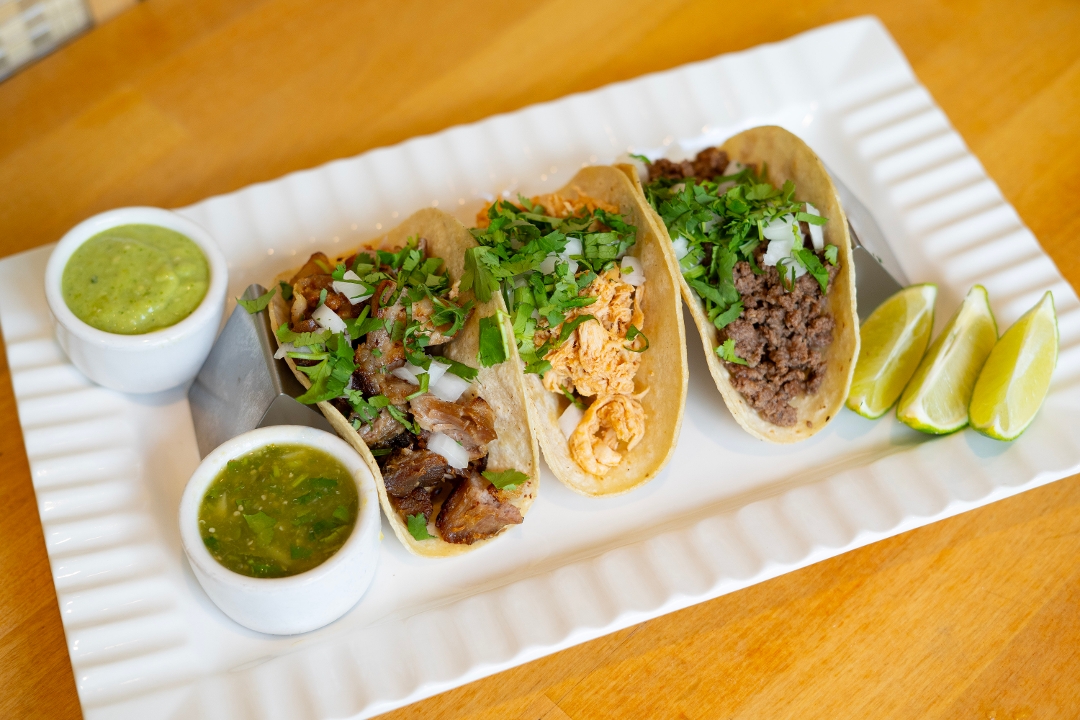 (L) Tacos Mexicanos*.