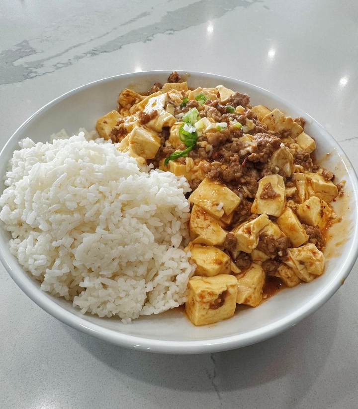Szechuan Mapo Tofu Over Rice 四川麻婆豆腐饭.