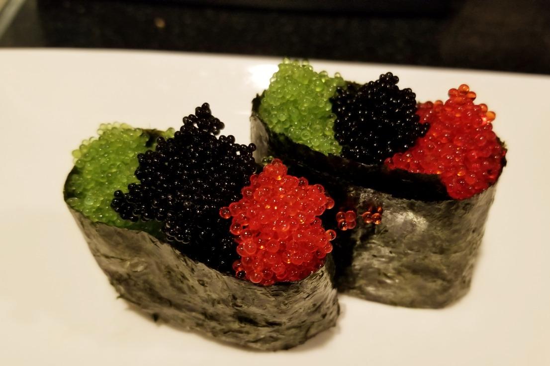 Tobiko Sushi (2pcs).
