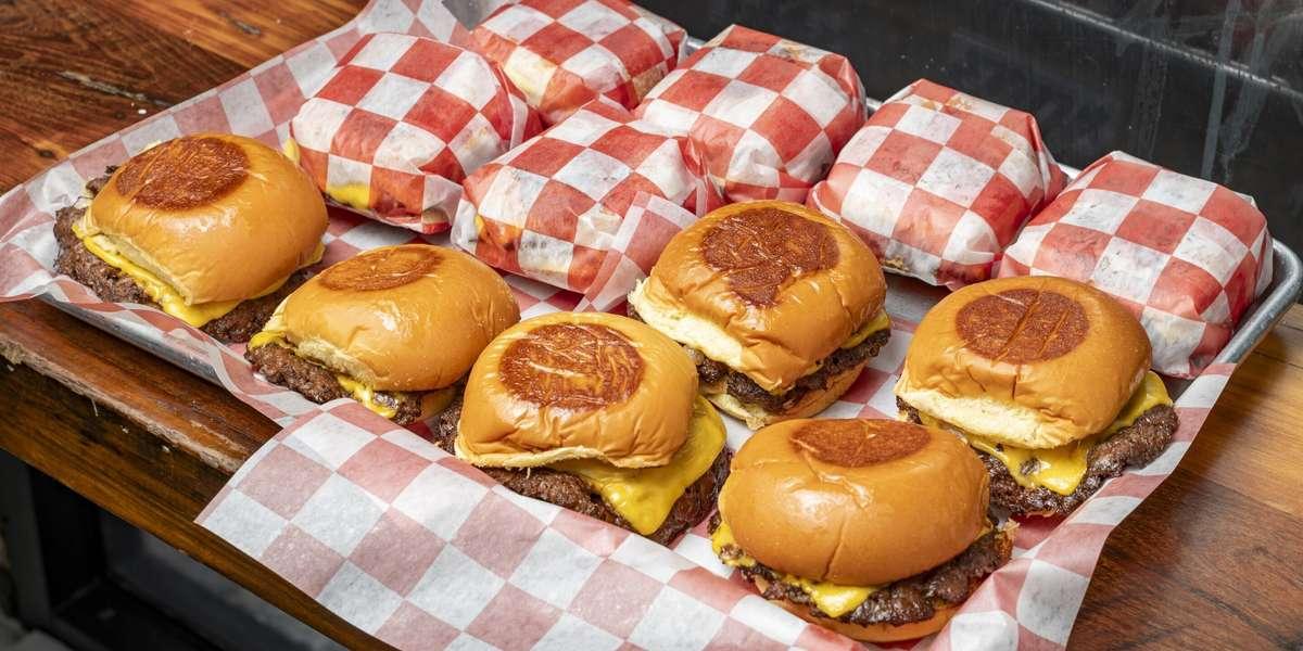 Burger Tray (Feeds 12-14 People).