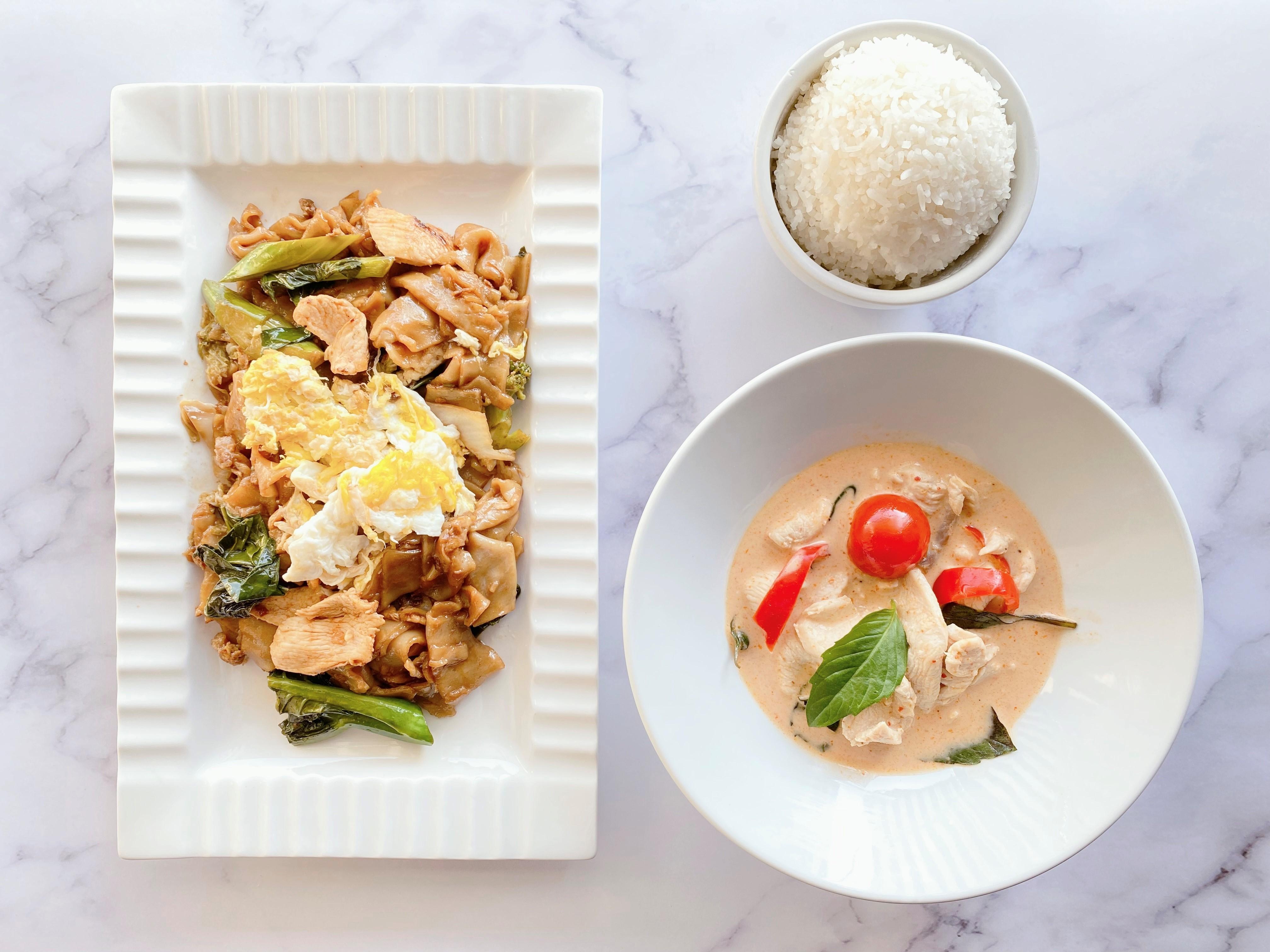 (Combo Full Size) Pad See Ew + Red Curry.